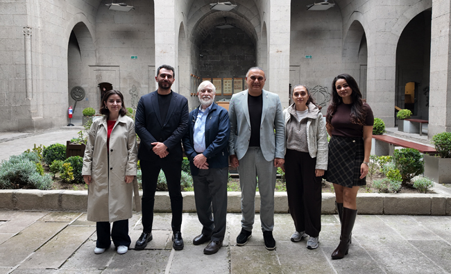 DÜNYACA ÜNLÜ ABD’Lİ PROFESÖR MİLLER, SELÇUKLU UYGARLIĞI VE GEVHER NESİBE TIP TARİHİ MÜZESİ’NE HAYRAN KALDI