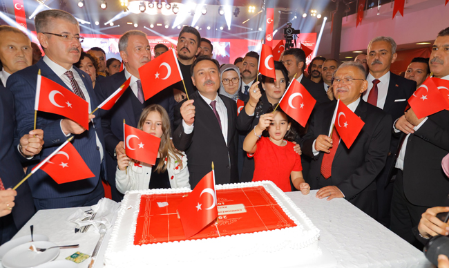 BAŞKAN BÜYÜKKILIÇ, CUMHURİYETİN 103. YIL COŞKUSUNU RESEPSİYONDA PAYLAŞTI