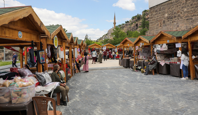 BU PAZAR KASIMIN İLK MAHARETLİ ELLERİ