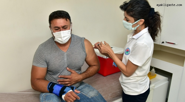 Kepez Belediyesi Sağlık Merkezi ekibi, 41 günde 9 bin Covid-19 aşısı yaptı