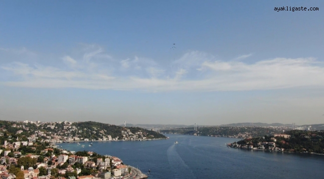 TEKNOFEST öncesi İstanbul Boğazı'nda gösteri uçuşu