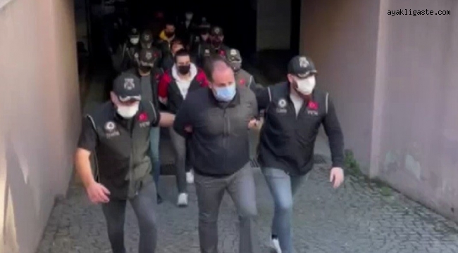 İzmir merkezli FETÖ operasyonunda 82 tutuklama