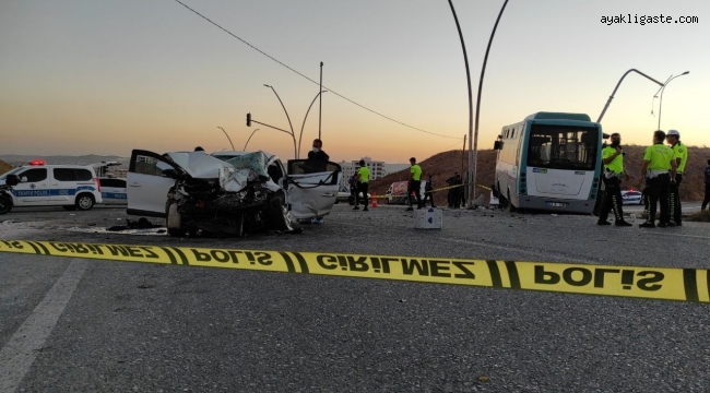 Otobüs ile otomobil çarpıştı: 11 yaralı