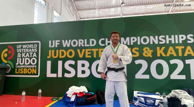 Sönmez, Veteranlar Dünya Judo Şampiyonu oldu