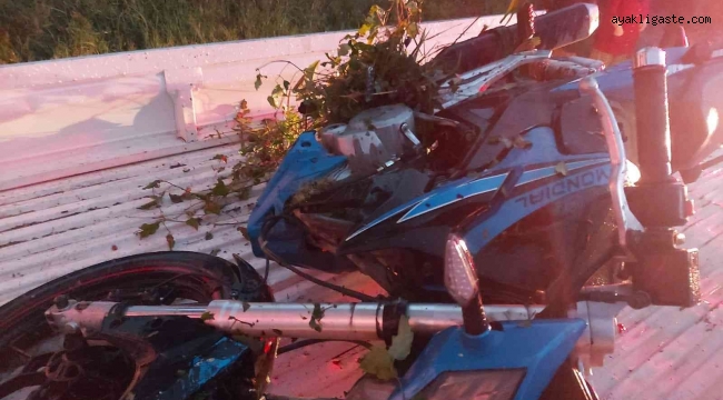 Yoldan çıkan motosikletin sürücüsü yaralandı