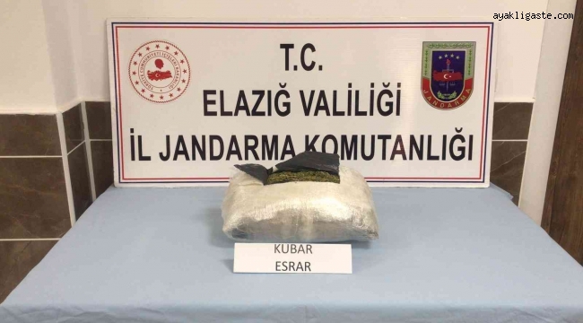 Elazığ'da streç filme sarılı 2,5 kilo esrar ele geçirildi