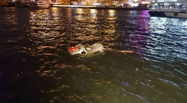 Kadıköy'de batan tekneyi Kıyı Emniyeti kurtardı