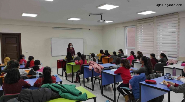 Kayseri'de KAYMEK'ten LGS ve YKS hazırlık öğrencilerine deneme sınavı