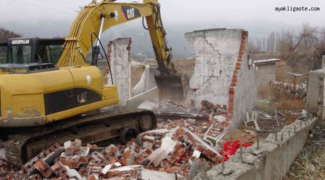 Tokat'ta kaçak 33 yapı yıkılıyor