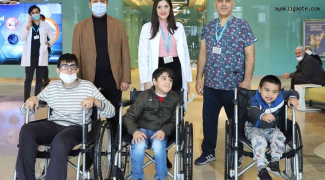 Liv Hospital'den 10 engelliye tekerlekli sandalye