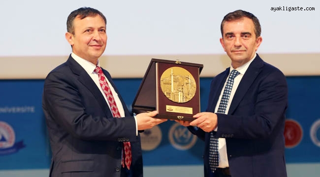 rof. Dr. Aykut Özdarendeli, 3 doz Turkovac Aşısının Omicron Varyantına Etkili Olduğunun Müjdesini Verdi