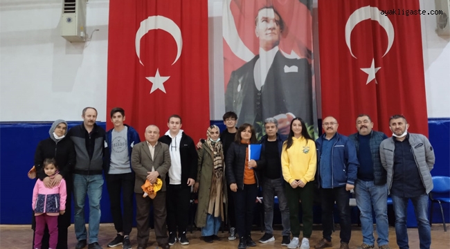 Nuh Mehmet Baldöktü Anadolu Lisesi Ortantring takımı Türkiye Şampiyonası için Balıkesir'de