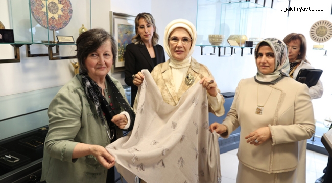 Emine Erdoğan, Ankara Kalesi'nde açılan "Ekolojik Sanat" sergisini ziyaret etti