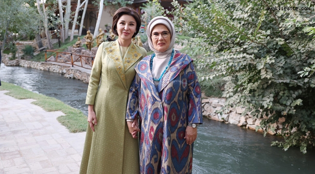 Emine Erdoğan, Semerkant'ta Konigil Kâğıt Fabrikasını ziyaret etti