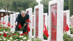 Millî Savunma Bakanı Hulusi Akar 18 Mart Şehitleri Anma Günü ve Çanakkale Deniz Zaferi Törenlerine Katıldı