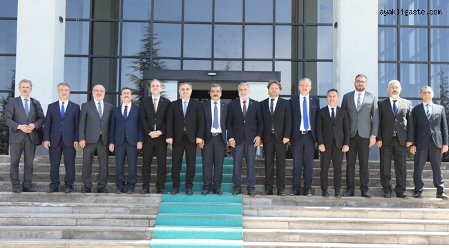 Anadolu Üniversiteler Birliği (AÜB) Toplantısı Erciyes Üniversite'nin (ERÜ) ev sahipliğinde gerçekleştirildi.