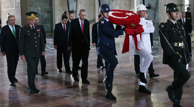 Cumhurbaşkanı Erdoğan Anıtkabir'de