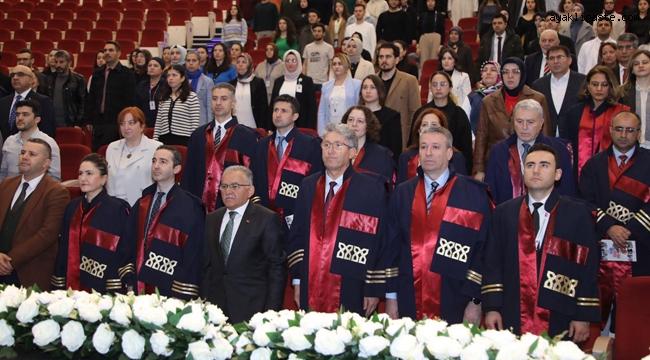 Erciyes Üniversitesi Tıp Fakültesi tarafından 14 Mart Tıp Bayramı dolayısıyla Erciyes Kültür Merkezi'nde tören düzenlendi.