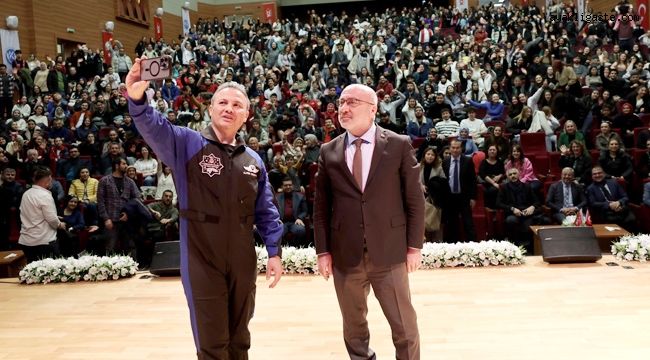 Türkiye'nin İlk Astronotu Gezeravcı, KAYÜ'de Öğrencilerle Buluştu